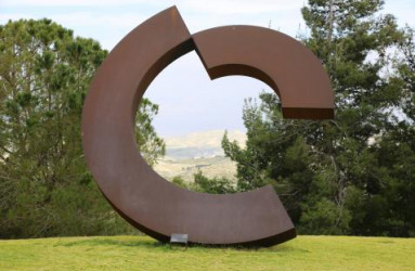 Curves ,  1977