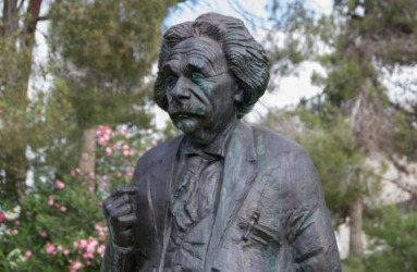 Albert Einstein ,  2015